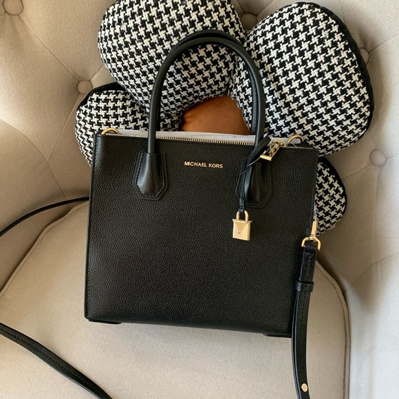 NWT Michael Kors Mercer medium Accordion Pebbled Leather Black $298 - Picture 1 of 11